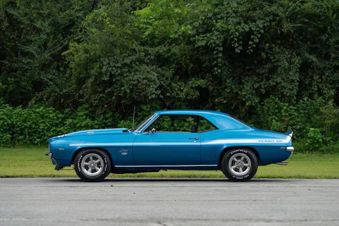 1969 Chevrolet Yenko Camaro (LeMans Blue)